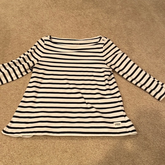 Kate Spade boat neck striped shirt. 3/4 length sleeves with ruffled back hem. L. - Picture 2 of 9